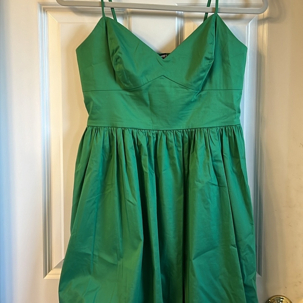 Express Mini green bubble hem dress size small in excellent condition!